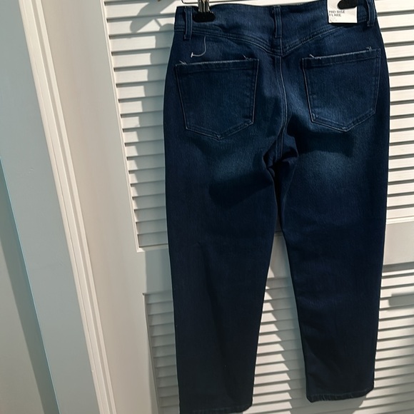 NWT Forever 21 Mid Rise Flare Jeans with string closure and five pockets.Size 27 - Picture 6 of 6